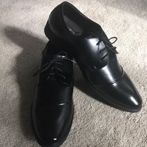 Men’s size 13 black dress shoes. Never been worn.